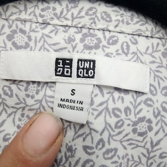 Uniqlo Shirt Womens Small Gray Floral Print Long Sleeve Button Up - Picture 3 of 9